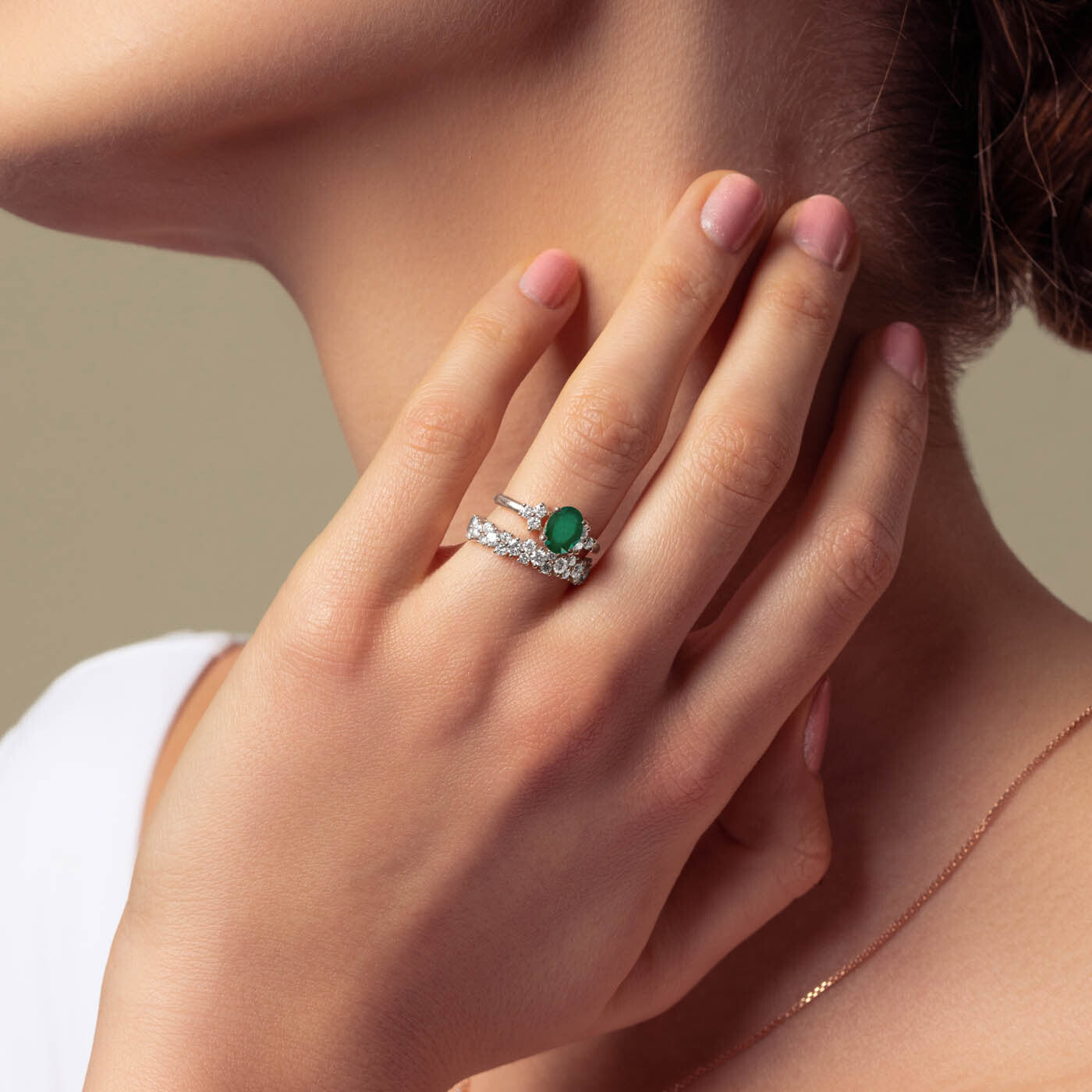 Emerald Engagement Rings and Wedding Bands: The Handy Guide Before You Buy